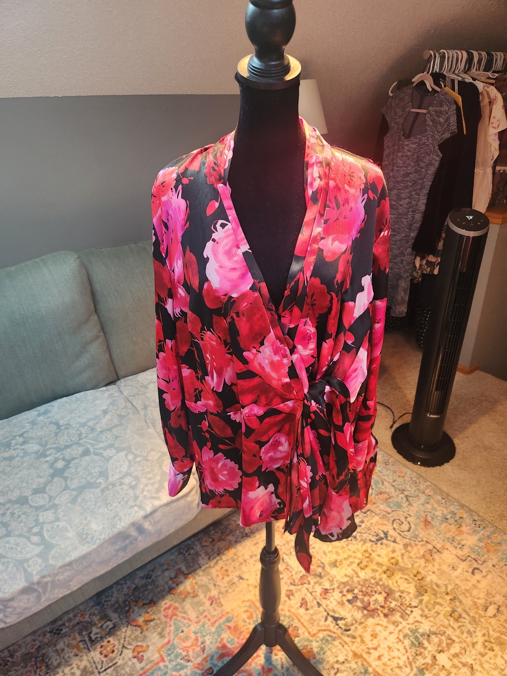 Jones New York Silky Woman Floral Wrap Blouse Black & Pink Medium Like New 1X